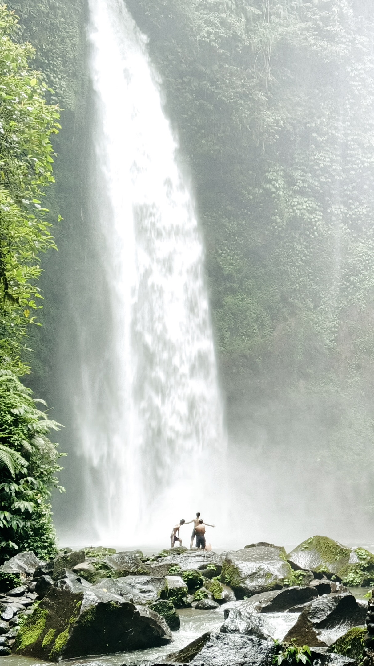 Pemandangan Air Terjun Nungnung dari dekat